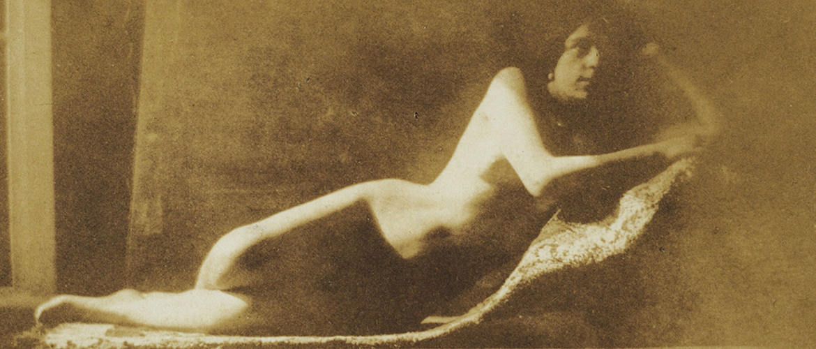 Charles Nègre, Modèle allongé, Épreuve sur papier salé d'après négatif sur papier, 12,8 x 17,4 cm