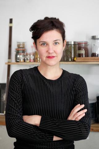 Emmanuelle Nègre est artiste, diplômée de la Villa Aron à Nice en 2010.